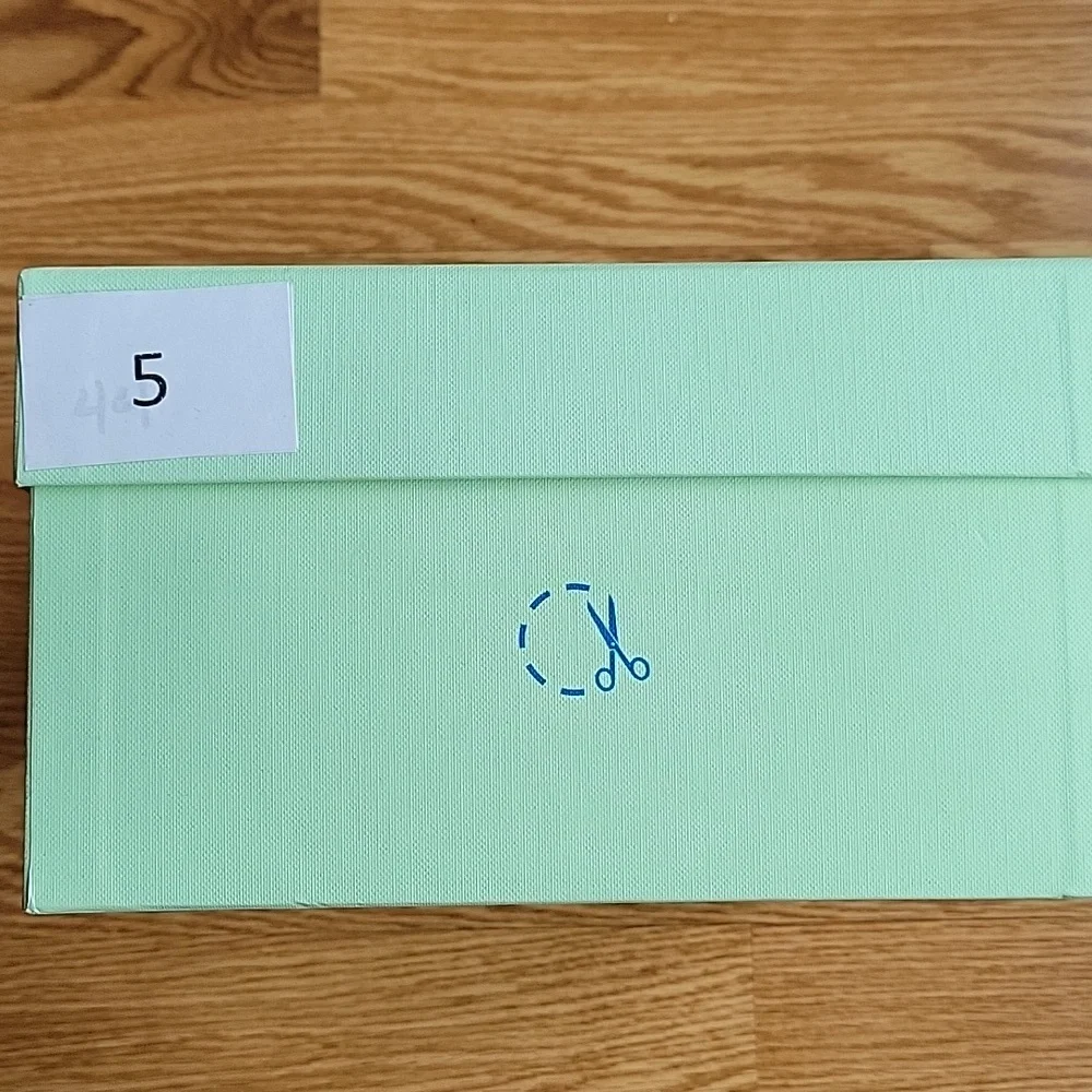 Off-White Box (Empty) - Picture 3 of 4